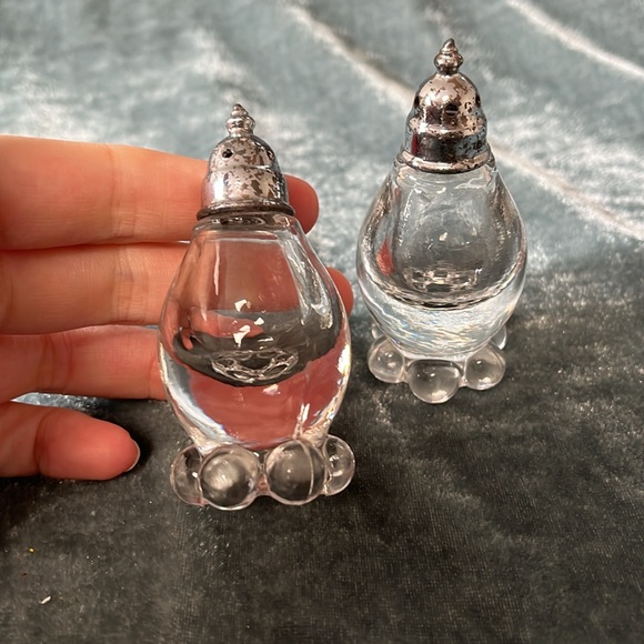 VTG Salt and Pepper Shakers - Picture 2 of 3